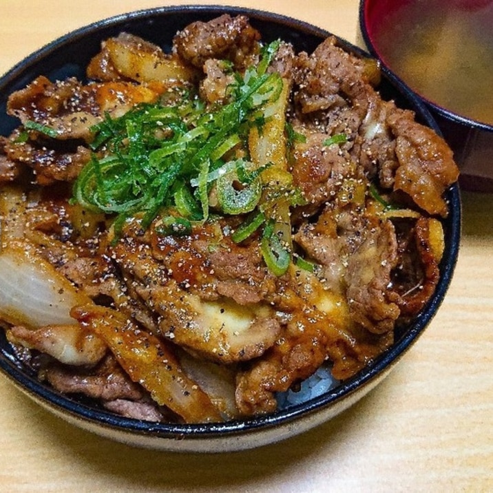 簡単男飯！ボリューム満点チーズ焼肉丼